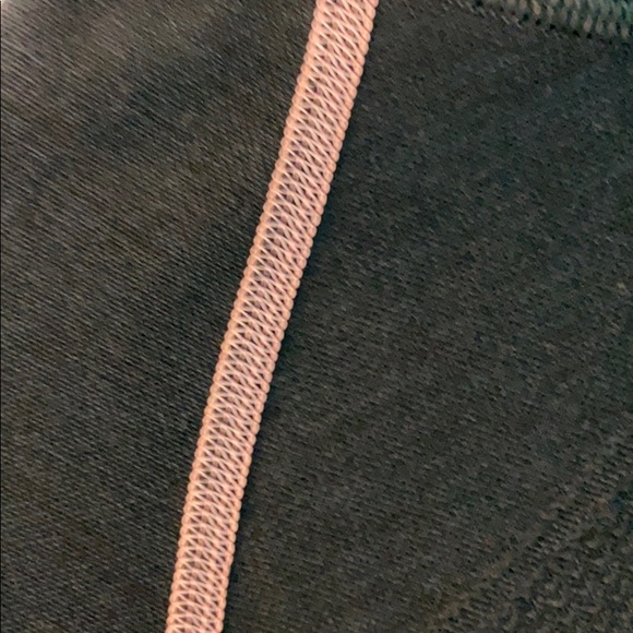 Long sleeve athletic T-shirt with hood from Ivivva - Picture 2 of 5